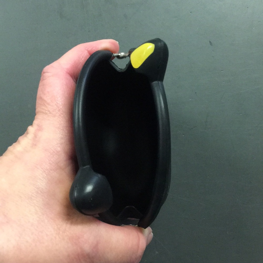 Silicone Black and Tan Dog Coin Purse - Picture 3 of 4